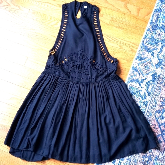 Black Cut-Out Flowy Dress H&M - Picture 1 of 5